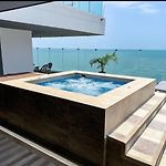 Elessa Beachfront Apartment Ocean Views In Morros